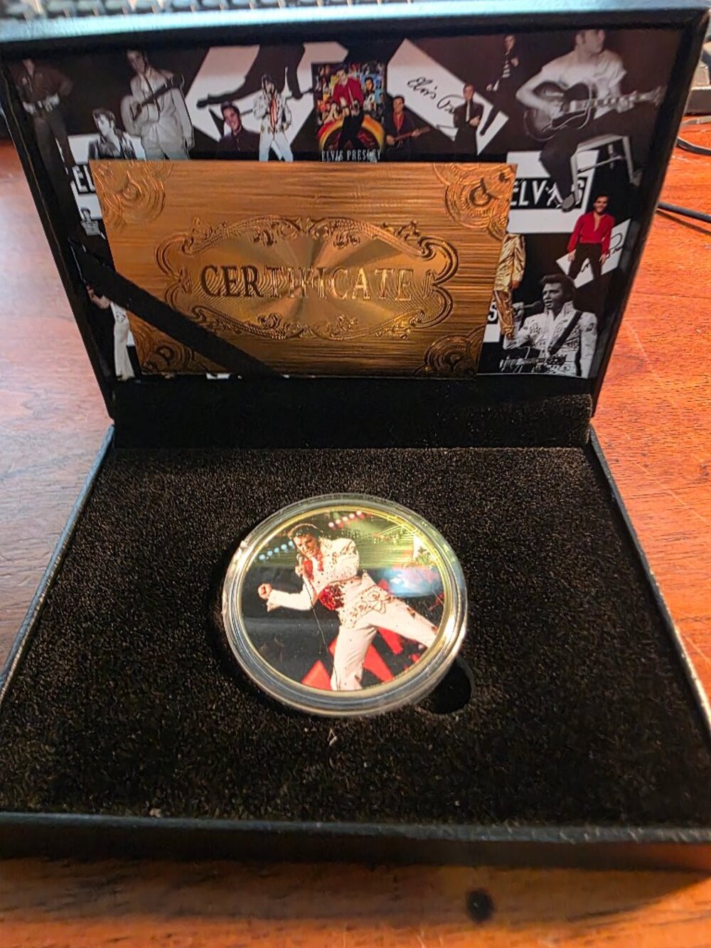 SPECIAL ELVIS PRESLEY COLLECTORS COIN